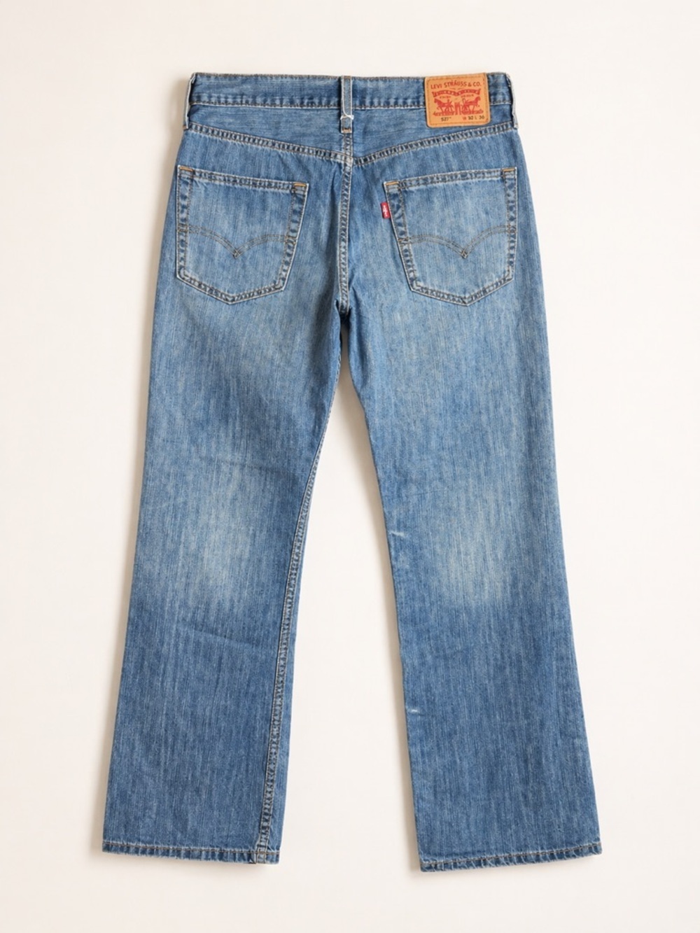 Levi 527 Bootcut Light Wash Denim Jeans -  Classic Fit - 100% Cotton. Size: 32